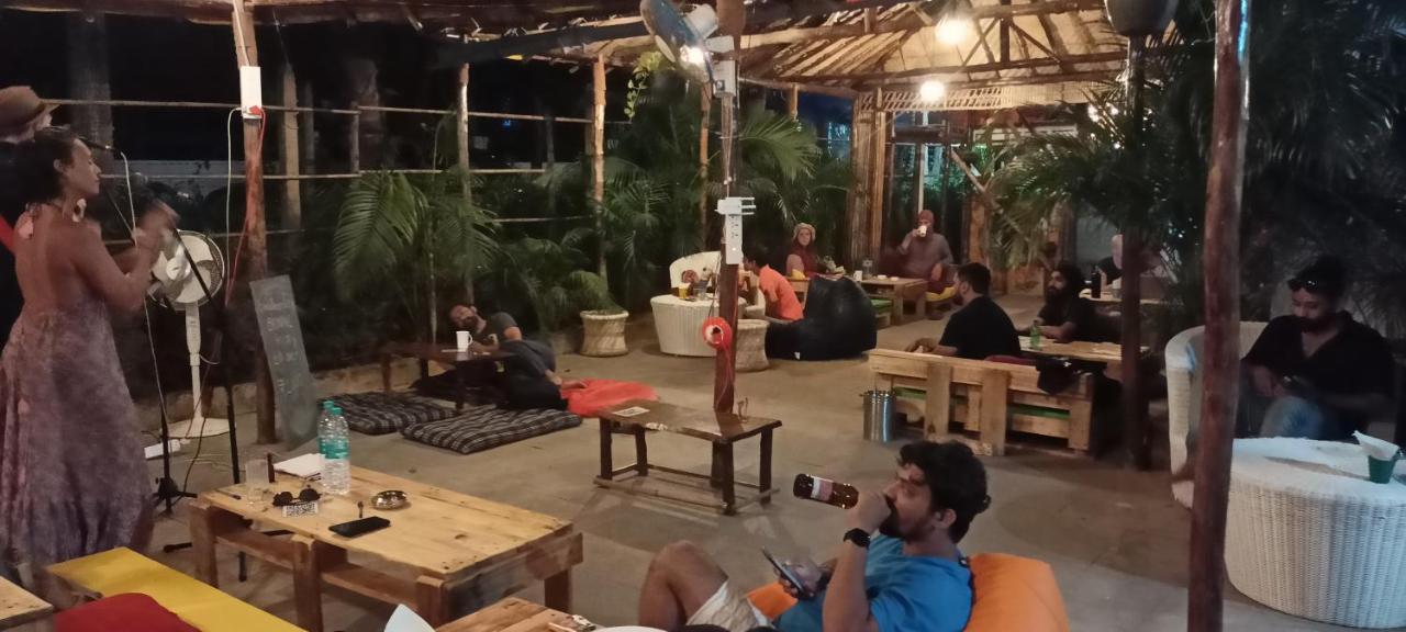 Red Monkeys Hostel 아람볼 외부 사진