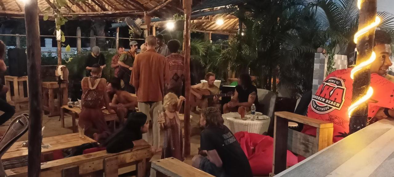 Red Monkeys Hostel 아람볼 외부 사진